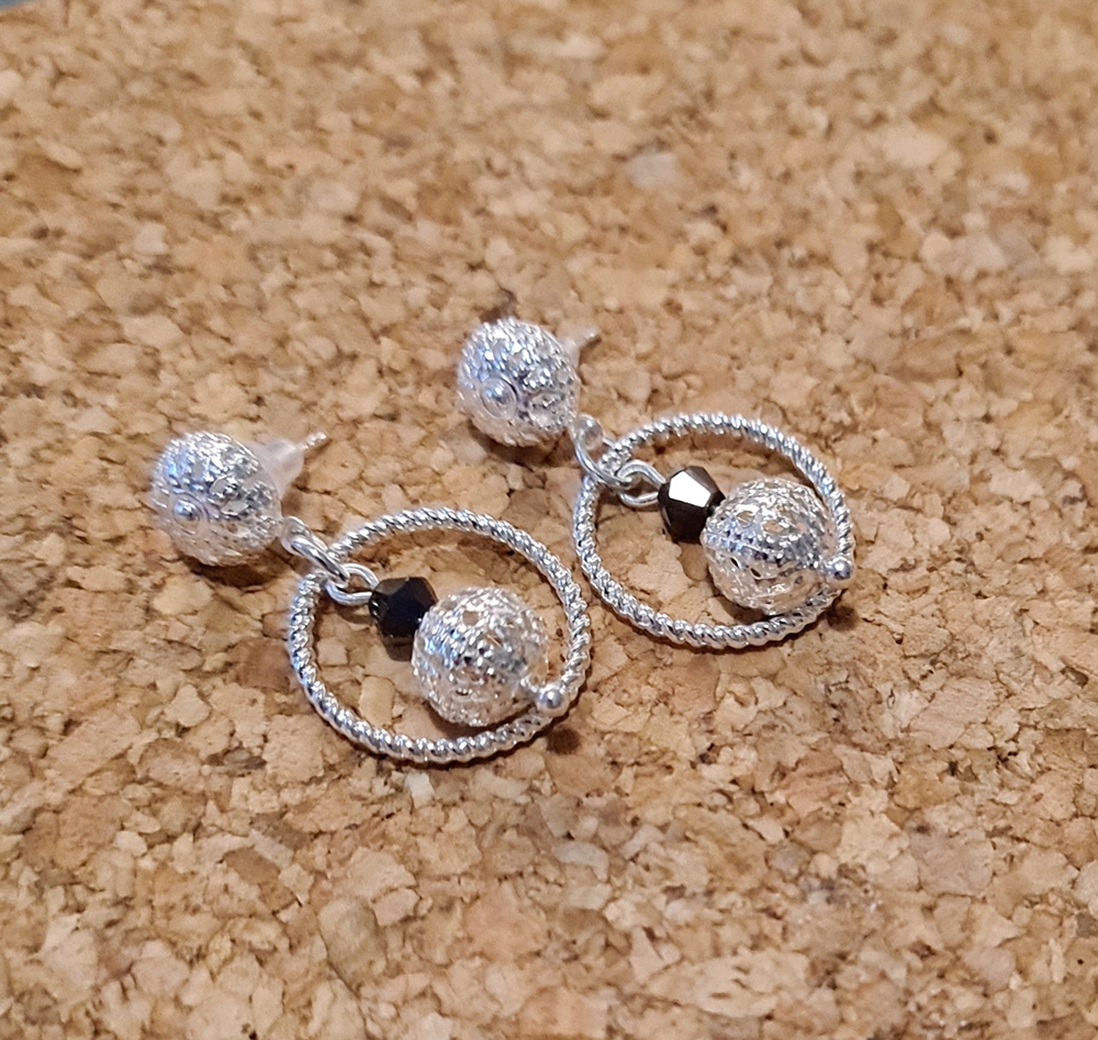 örgängen med pärlor - www.bellebi.se