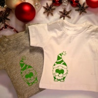 T-shirt med grön tomte, 3-6 månader