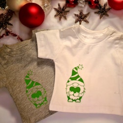 T-shirt med grön tomte, 3-6 månader