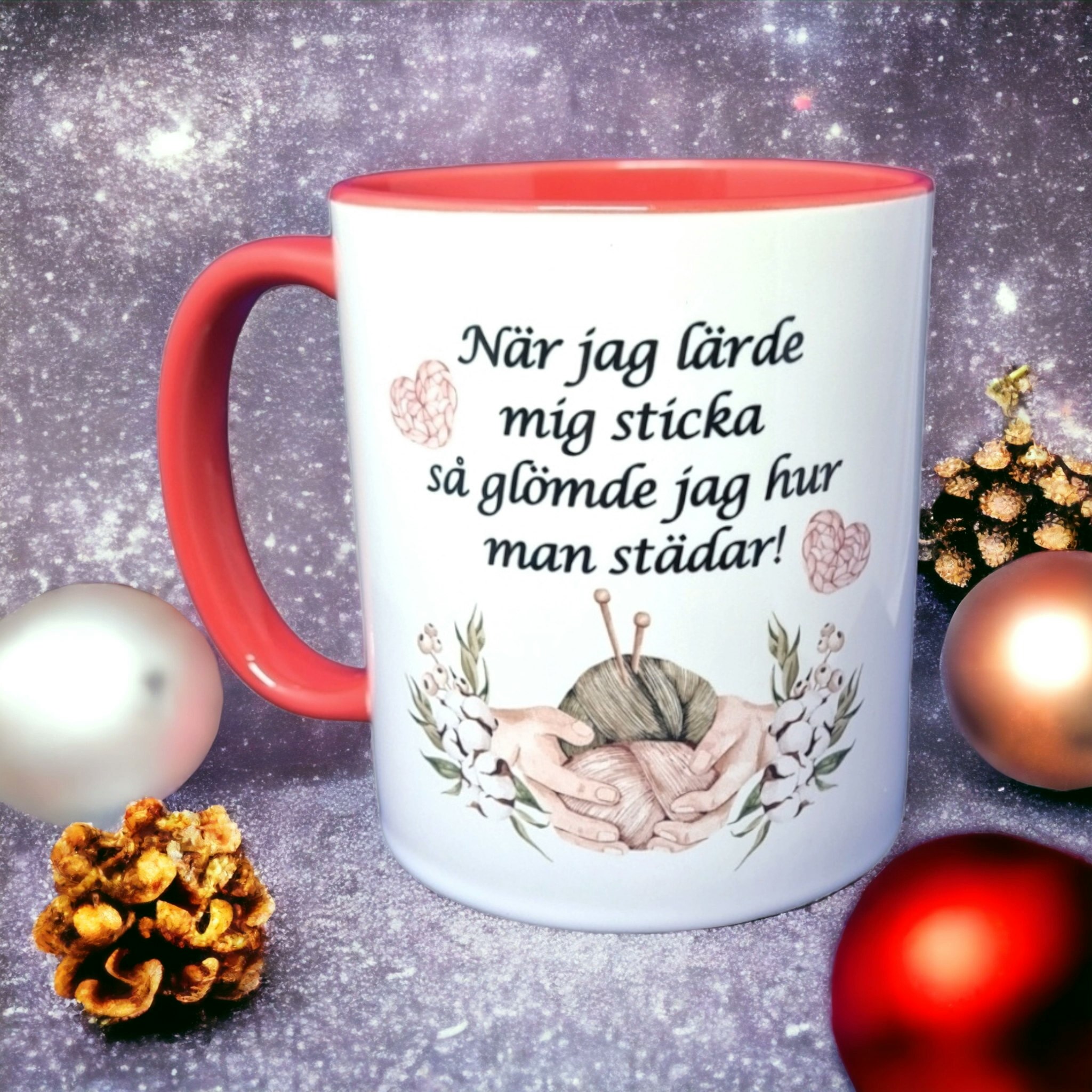 Mugg med text stickning sticka städa handarbete present - www.bellebi.se