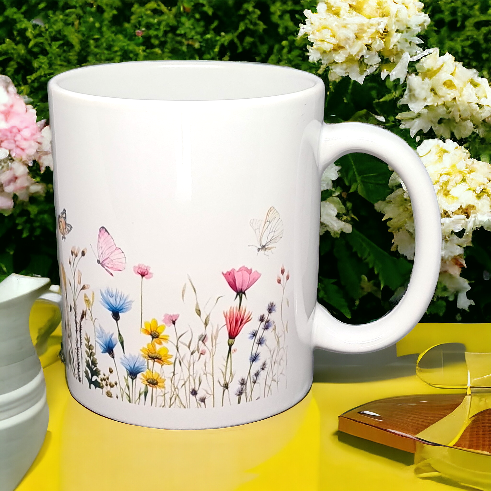 Mugg med blommor och sommarkänsla  - www.bellebi.se