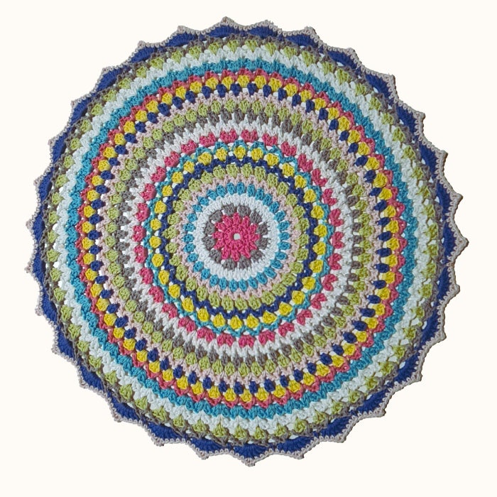 virkad rund duk mandala - bellebi.se