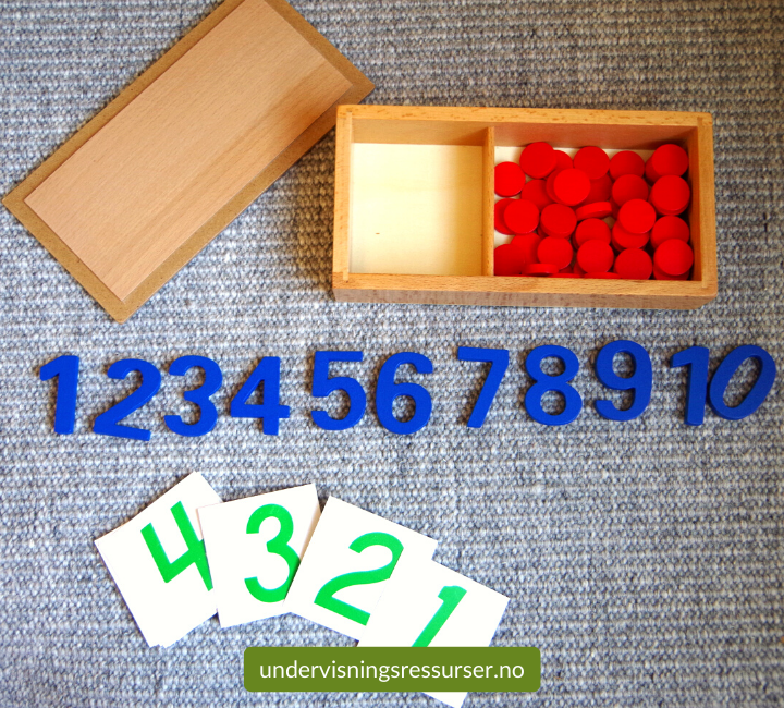 Eske med tellebrikker, tall av tre og tallkort, læringsverktøy