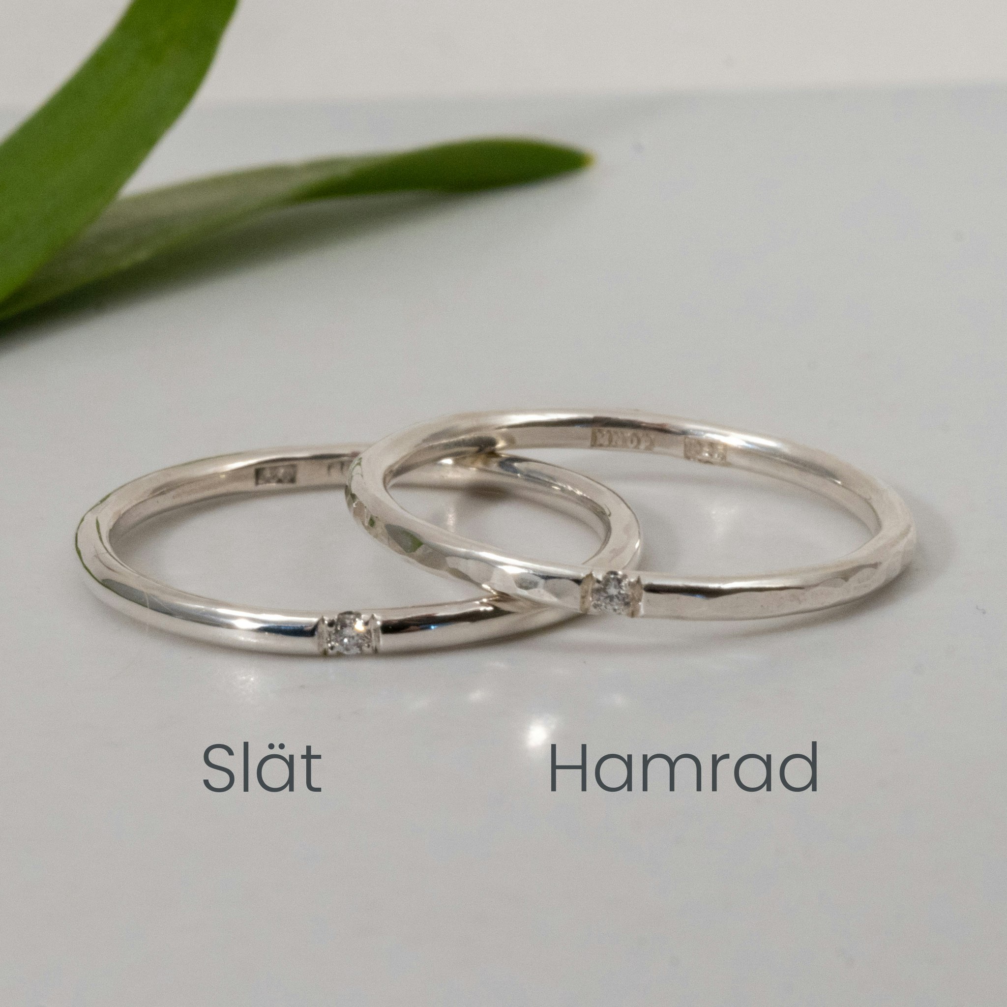 18K Lilly Ring med Återvunnen Diamant Guld Alliansring
