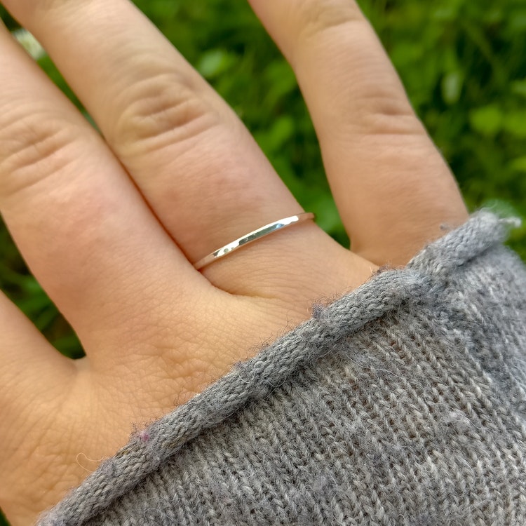 Tunn Silverring 1,2 mm i Återvunnet Sterling Silver - MNOP Jewelry -  Handgjorda Smycken i Återvunnet Silver och Guld