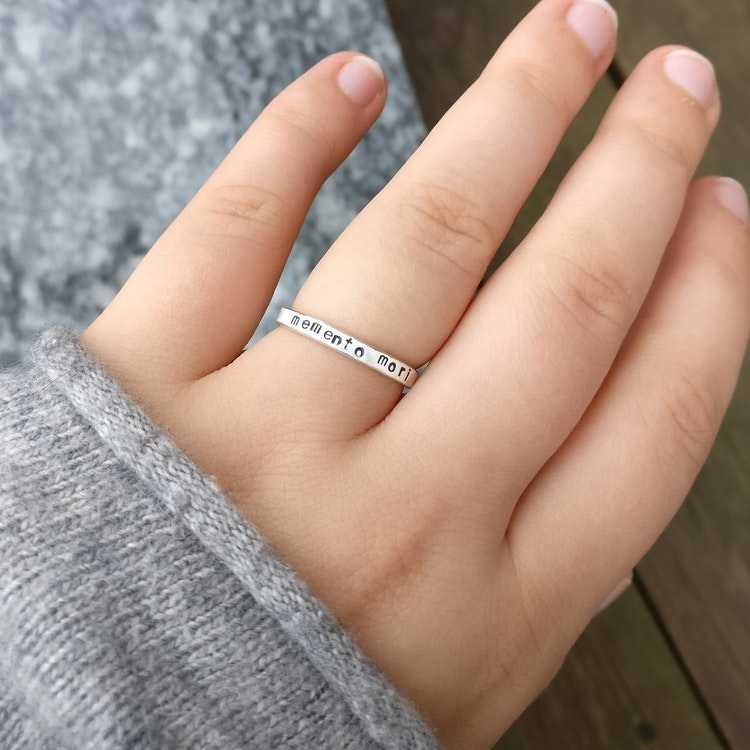 Kaja - Ring med egen text eller namn i Återvunnet silver