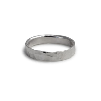 Ring Hamrad 4,5 mm i Återvunnet Silver