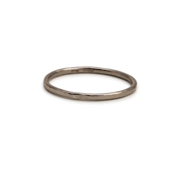 18k Vitguld Ring 1,2 mm hamrad Återvunnet Guld