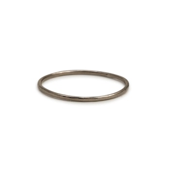 18k Vitguld Ring 0,9 mm hamrad Återvunnet Guld