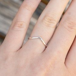 V Ring Tunn 1,3 mm Återvunnet Silver Chevron