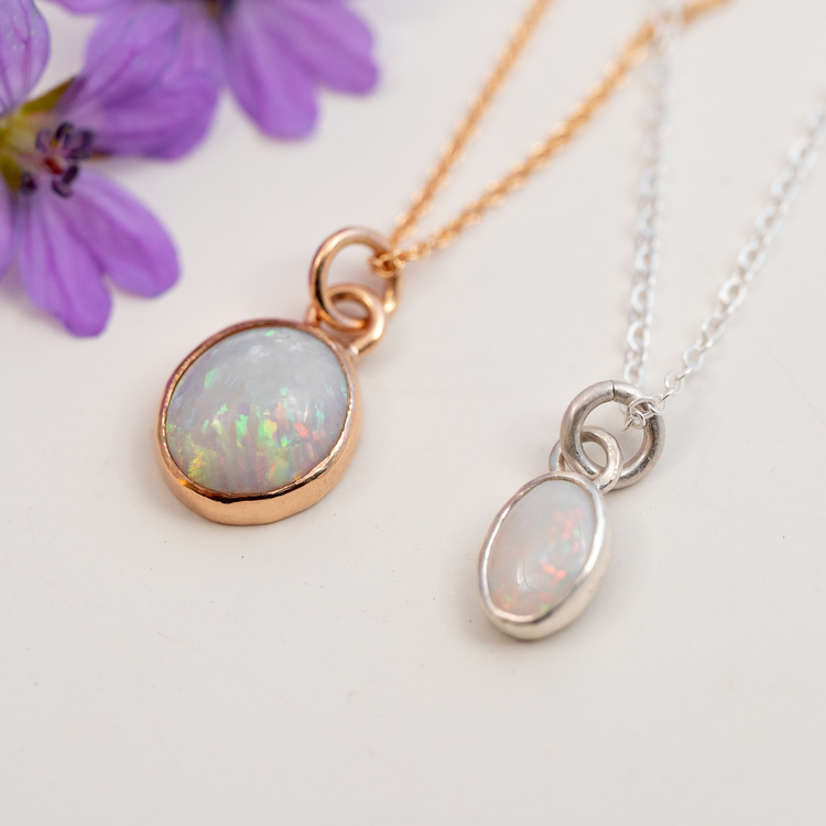 Handgjorda smycken med återvunnen opal.