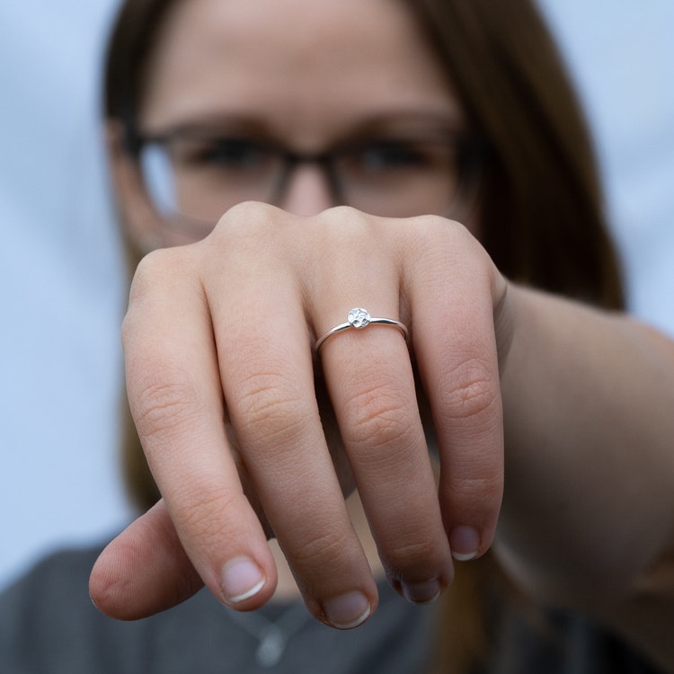 Handgjord Ring Frö Återvunnet Silver Modell