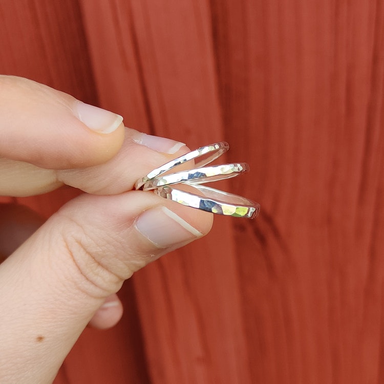 Ring Hamrad 1,8 mm i Återvunnet Silver