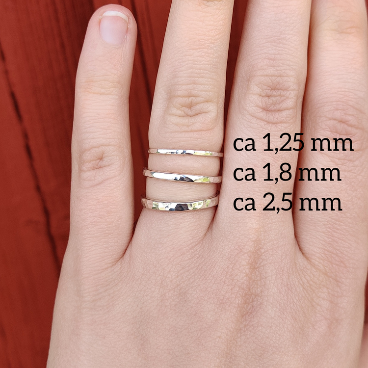 Ring Hamrad 1,8 mm i Återvunnet Silver