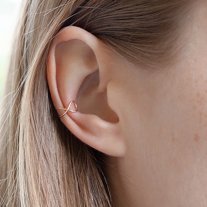 Handgjorda Örhängen Ear Cuff Återvunnet Guld Modell