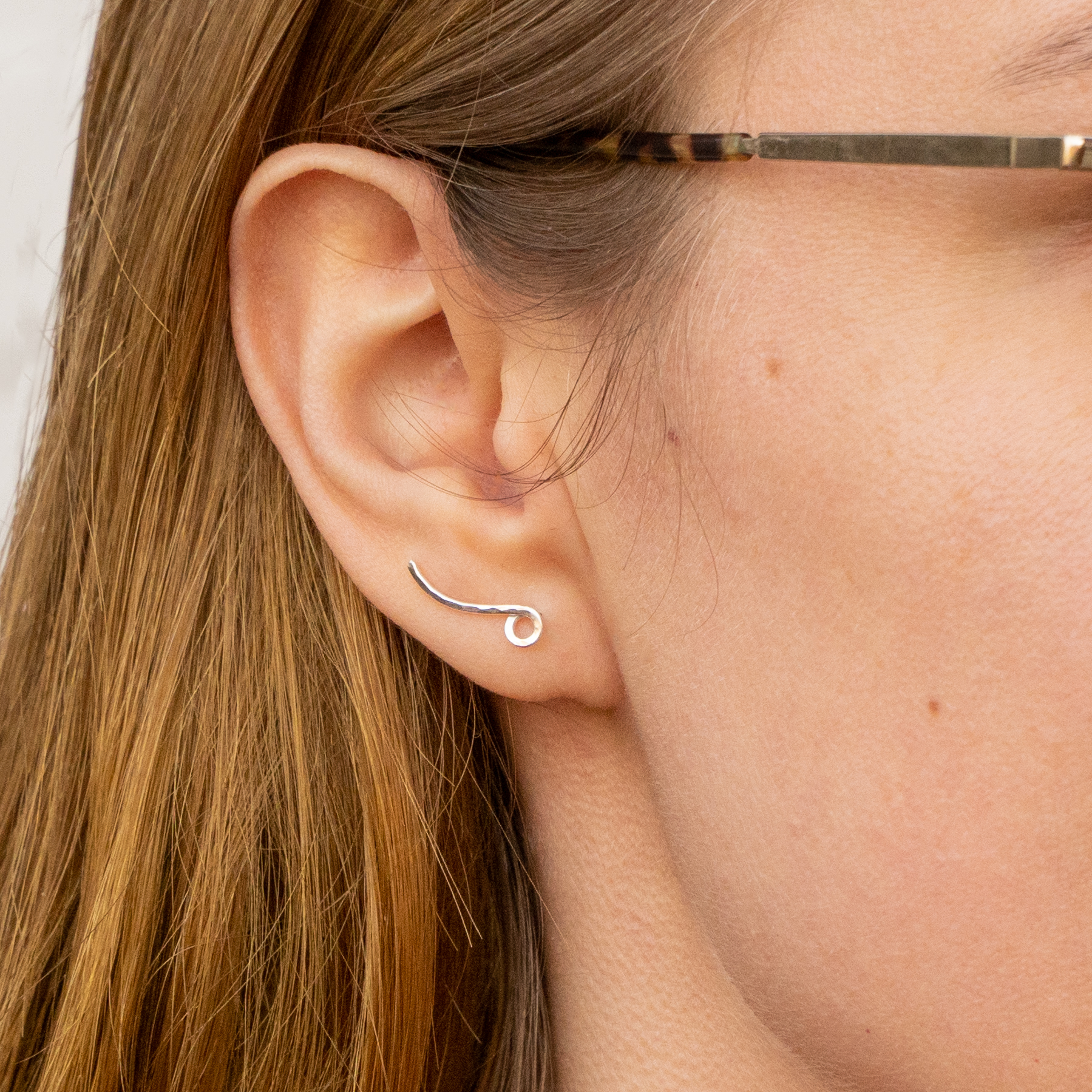 Ear Climber Wave – Örhänge i Återvunnet Silver