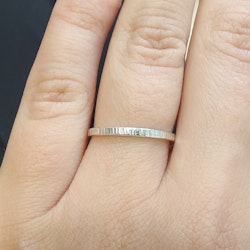 Ring 1,8 mm Bark  i Återvunnet Silver