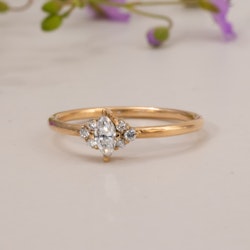 Viola - Ring 18k Rödguld Marquise Diamant