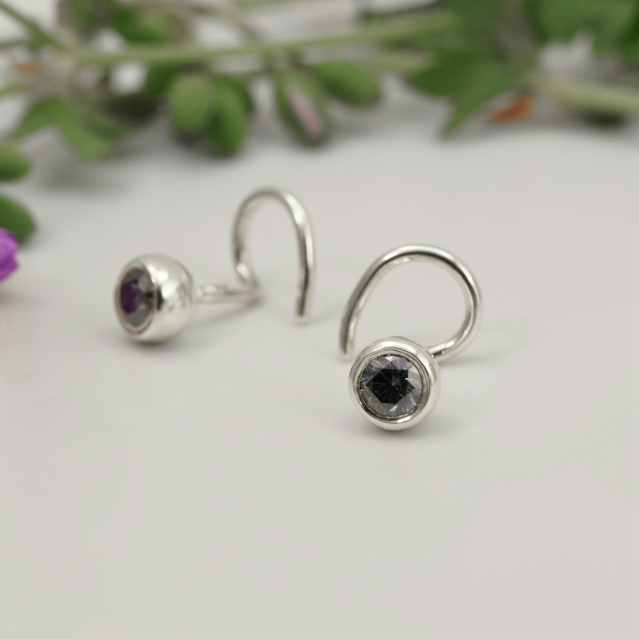 Moissanite Grå Comfort Små Örhängen Återvunnet Silver