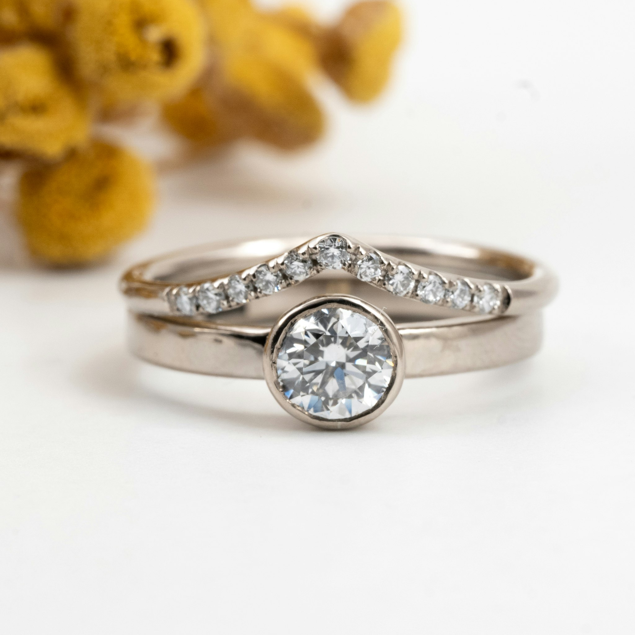 Vega 18K V-Ring Vigselring med diamanter Guld Chevron