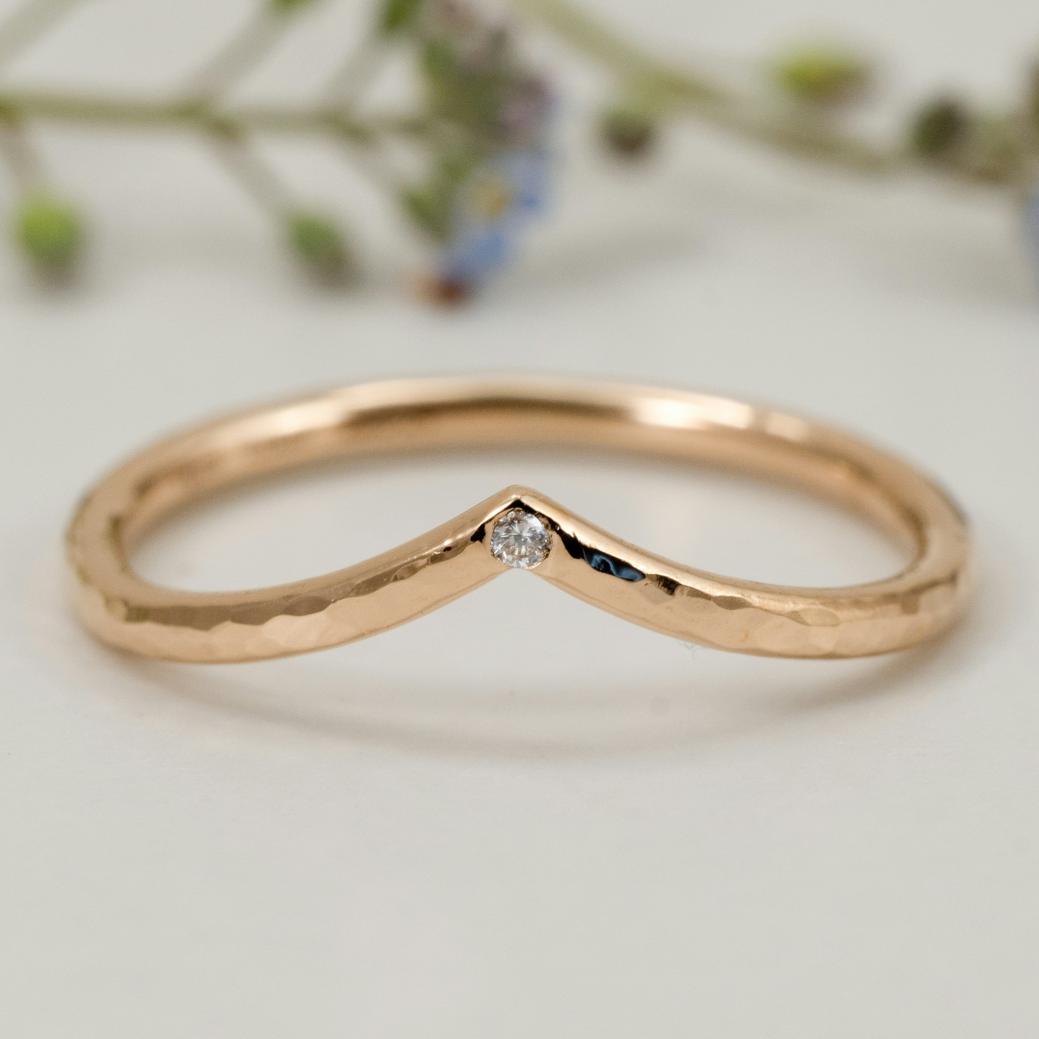 Vega 18K V-Ring Vigselring med diamanter Guld Chevron