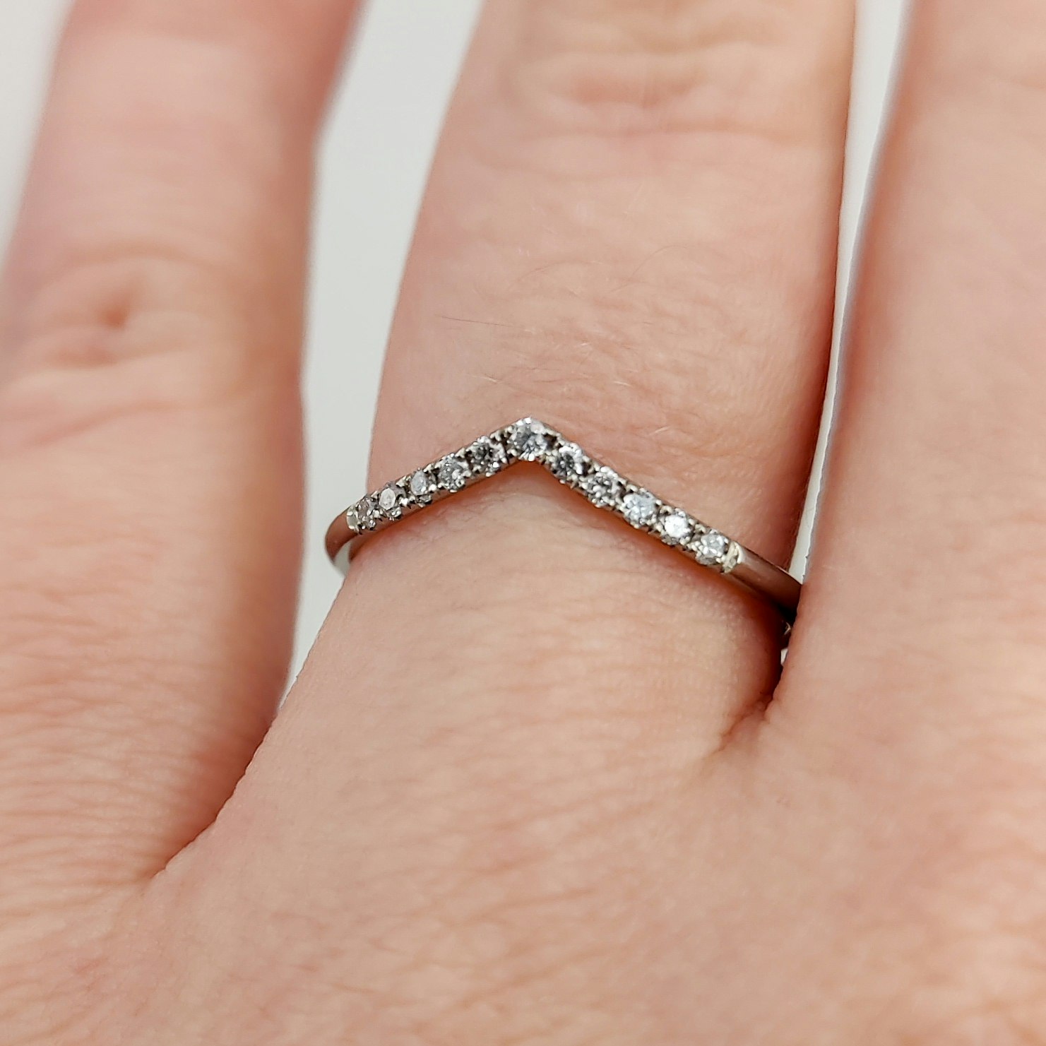 Vega 18K V-Ring Vigselring med diamanter Guld Chevron
