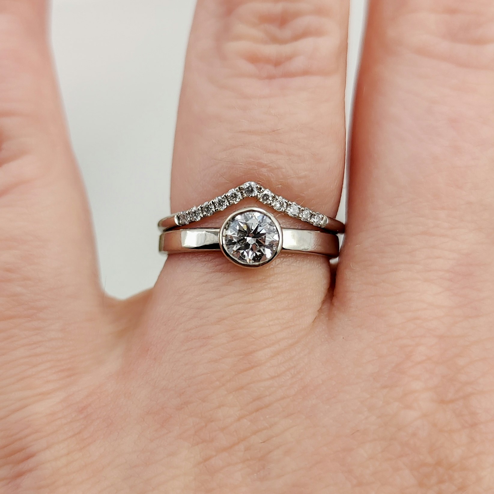 Vega 18K V-Ring Vigselring med diamanter Guld Chevron
