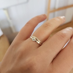 Formad vigselring 1,5 mm hamrad i Återvunnet Sterling Silver