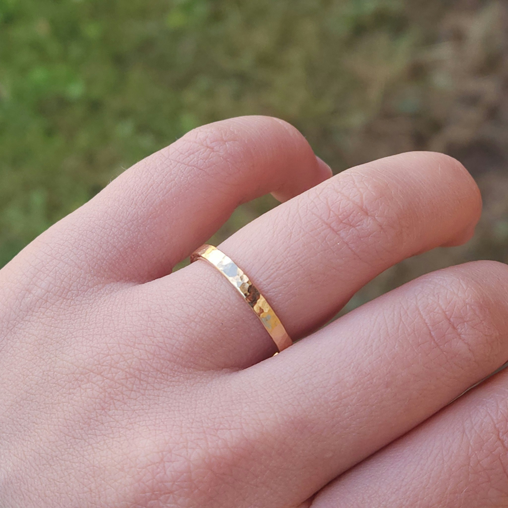 18k 2,5 mm Hamrad Återvunnet guld