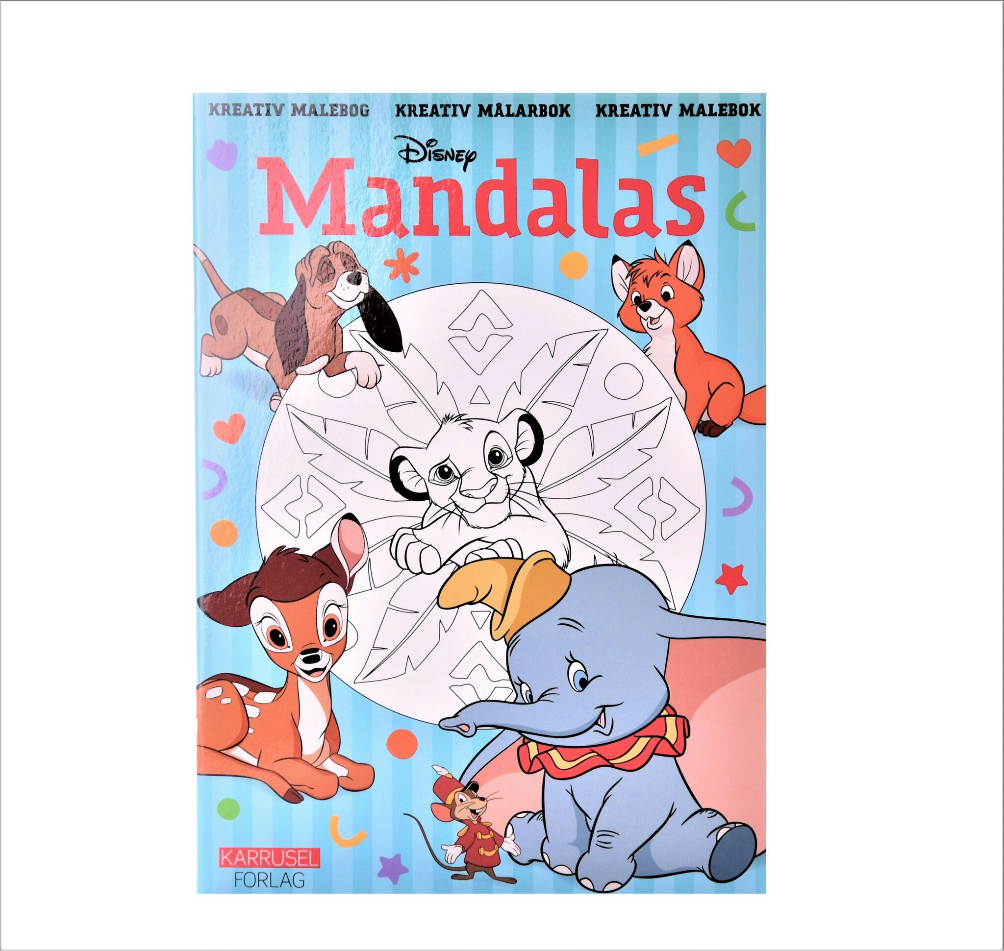 Låt fantasin flöda och måla dem minsta från Disneys filmer. Målarbok med mandalas med Simba, Bambi och lilla Dumbo med sina stora fina öron.