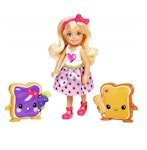 Barbie flicka med hennes smörgårsvänner i form av två smörgåsar.