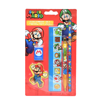 Super Mario skrivset med en blyertspenna, en bläckpenna, en linjal, ett suddgummi och en pennvässare. Allt pryds av karaktärer från Mario