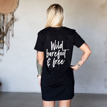 T-shirt Dress "Wild Barefoot & Free" Black - Soul Factory