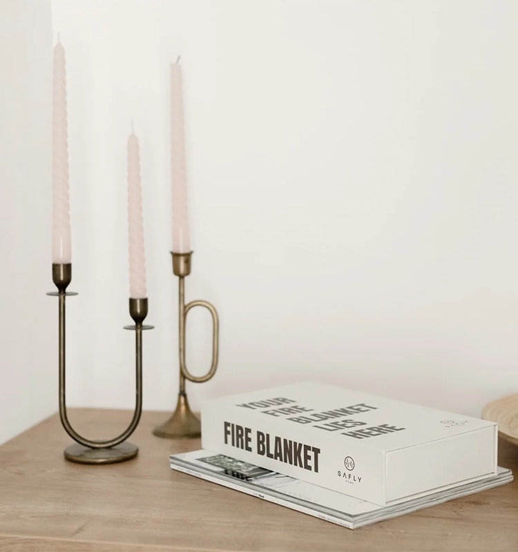 Coffe Tabel Book  med Brandfilt Vit