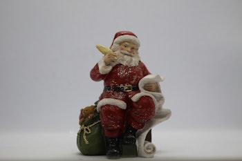 Nisse på jobb, skriver ``snille barn-liste``.