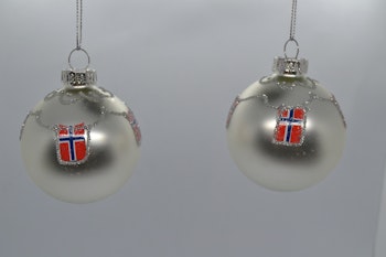 Julekule med norske flagg