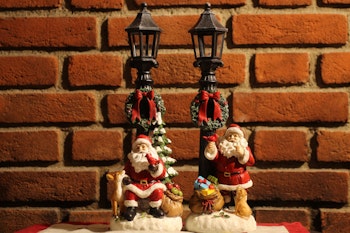Nisse ved stolpe med lys, 2pk