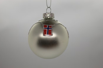 Julekule med norske flagg