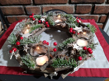 Julekrans til telys, rød