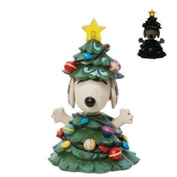 Snoopy kledd ut som juletre med lys i stjerne