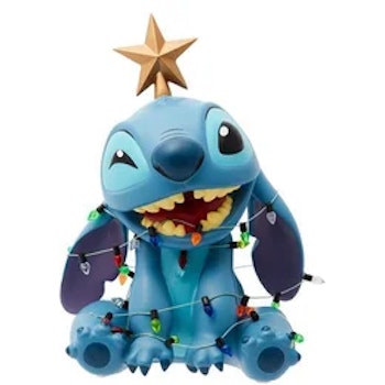 Stitch med julelys og stjerne på hodet.