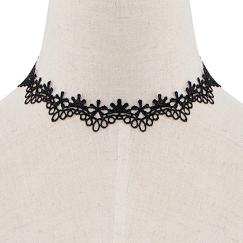 Choker with Flowers and Classic Design | Black