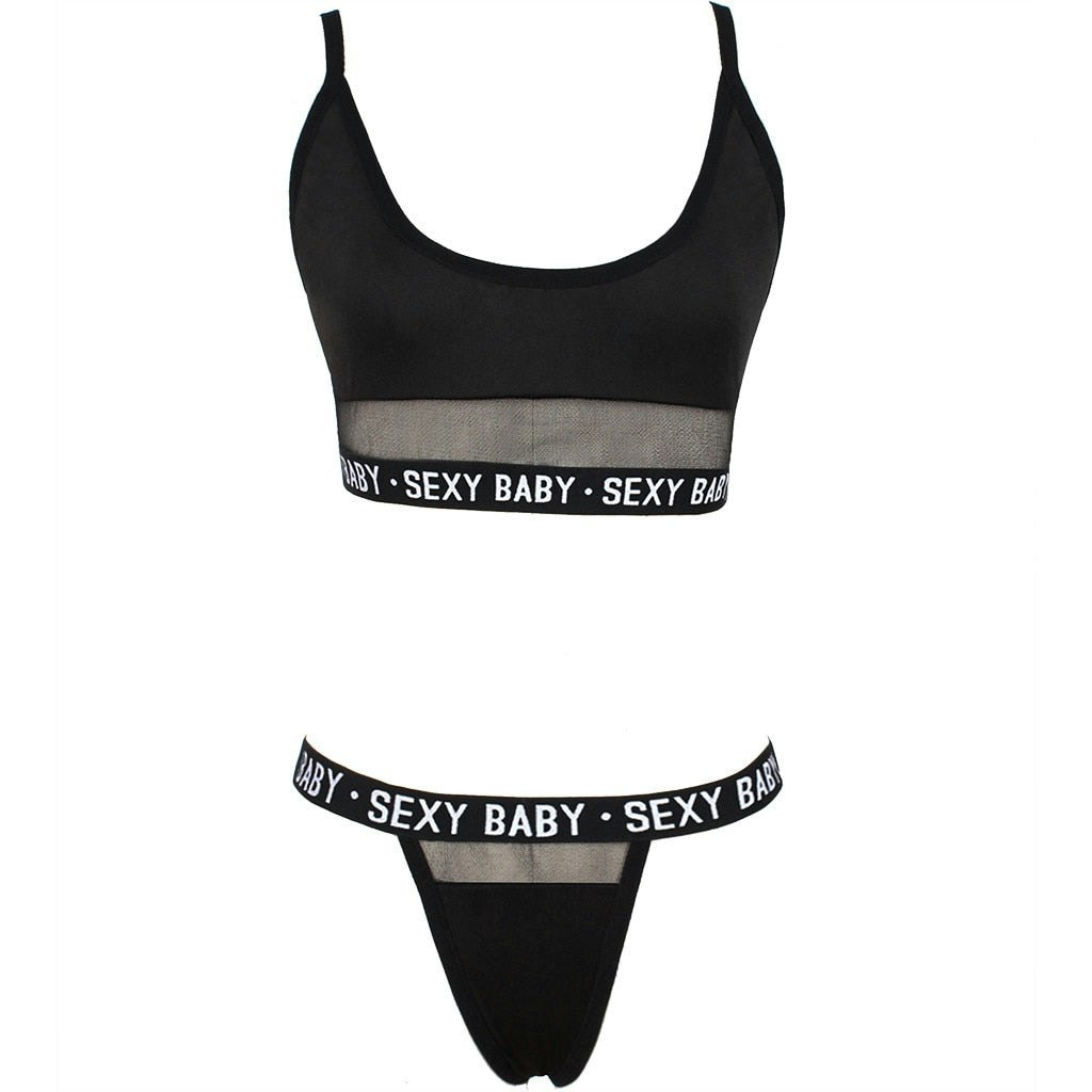 Detaljerad bild av svart 'Sexy Baby' underklädersset med genomskinlig och opak tygkontrast.