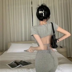 Grå Crop Top med Öppen Nedre Rygg | Bröst Täckande