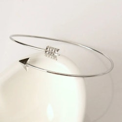 Justerbart Pilformad Armband i Silver | Hot Woman Clothes