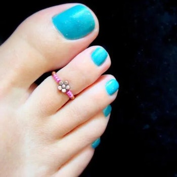 Toe Ring with Flower – Pink & Silver | Hot Woman Clothes