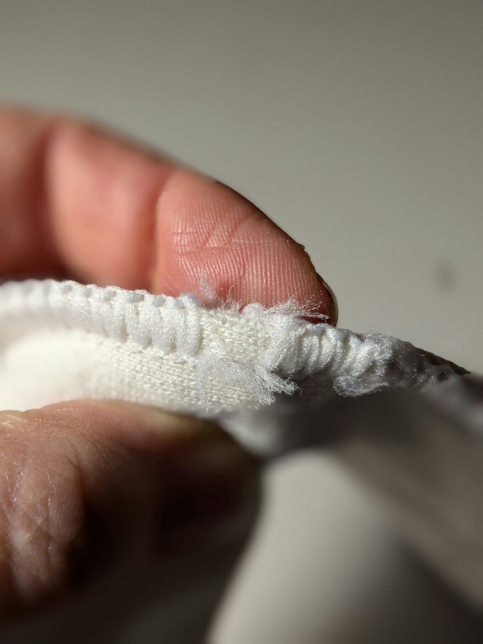 Fluffmagi litet hampa inlägg, trasig söm