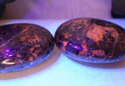 Yooperlite "Glowing stone" handsten