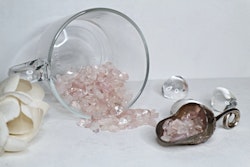 Roskvarts Ohålade kristallchips 100 g