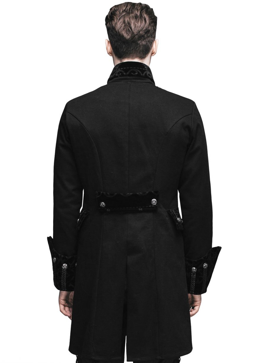 Mycket stilig längre svart herrjacka med partier i snygg sammetsbrokad. Den är kortare fram och längre bak och har mörka dekorativa knappar